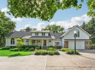 3921 Victoria St N, Shoreview, MN 55126