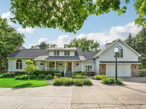 3921 Victoria St N, Shoreview, MN 55126