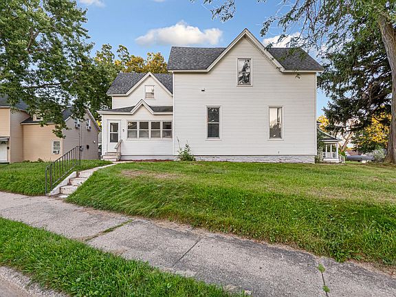 3rd image of 430 Fairview St