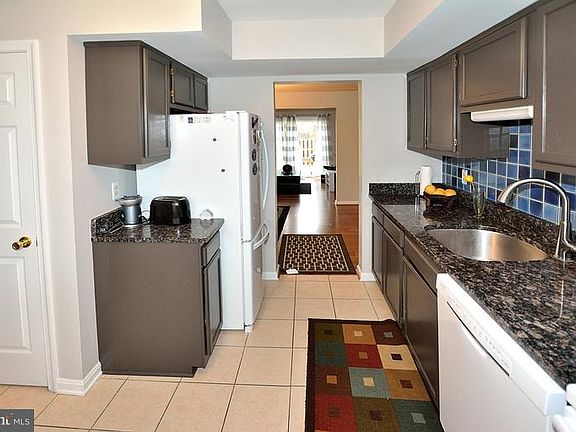 2nd image of 2872 Bowes Ln
