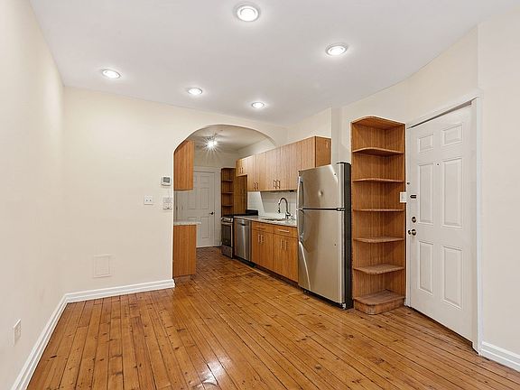 5th image of 155 W 9th St