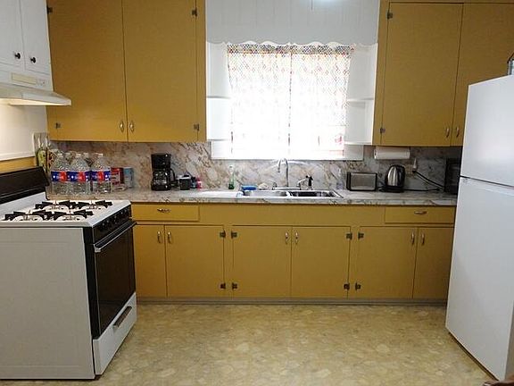 5th image of 1404 Clinton Dr