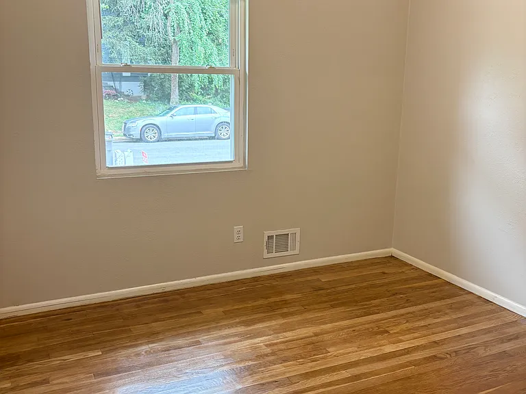 218 Upton St — Photo 16