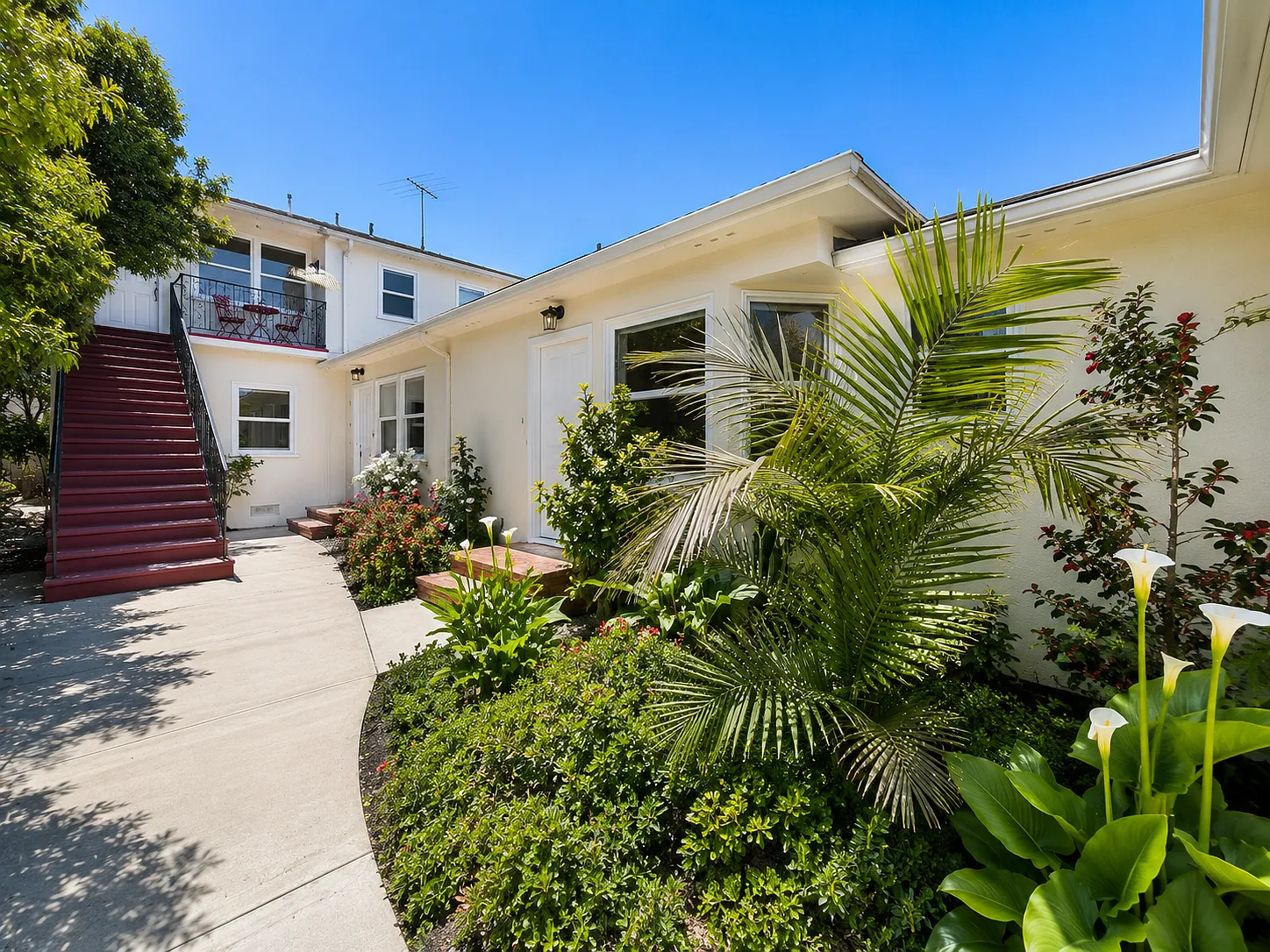 3 bed, 1000 sqft, $6,000 — Photo 2