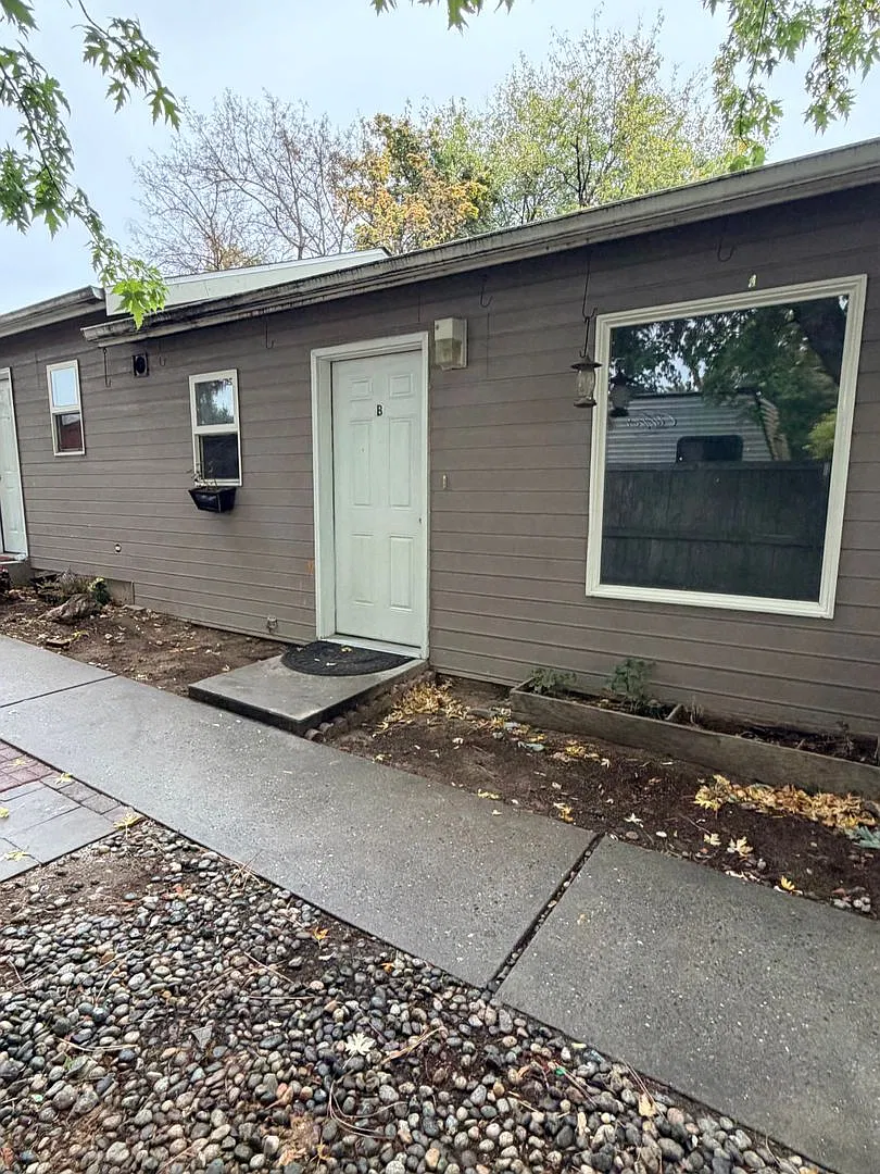 1308 Princeton Ave — Photo 2