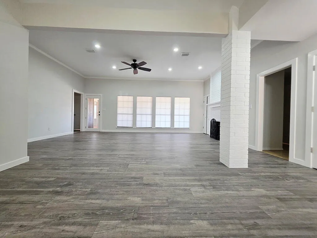 3 bed, 2.0 bath, 1855 sqft, $2,600 — Photo 4