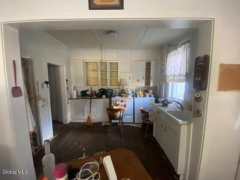 3rd image of 33 Colby Street