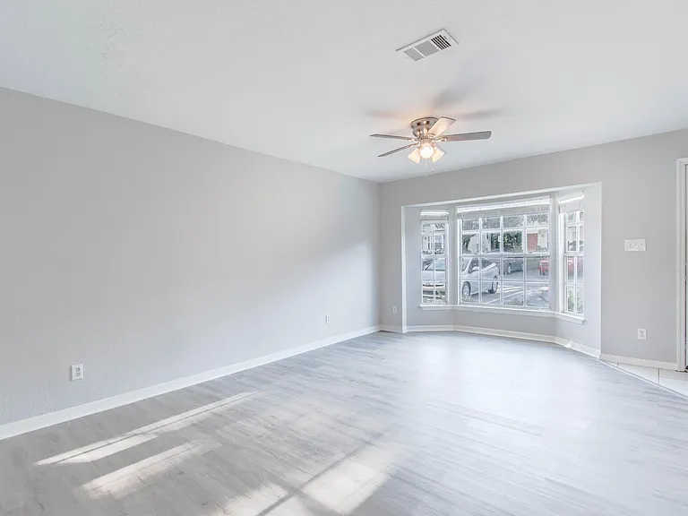 13545 Embassy Park Ct #13545 — Photo 6