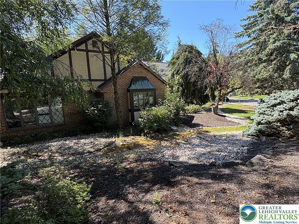 1st image of 928 Barnsdale Rd