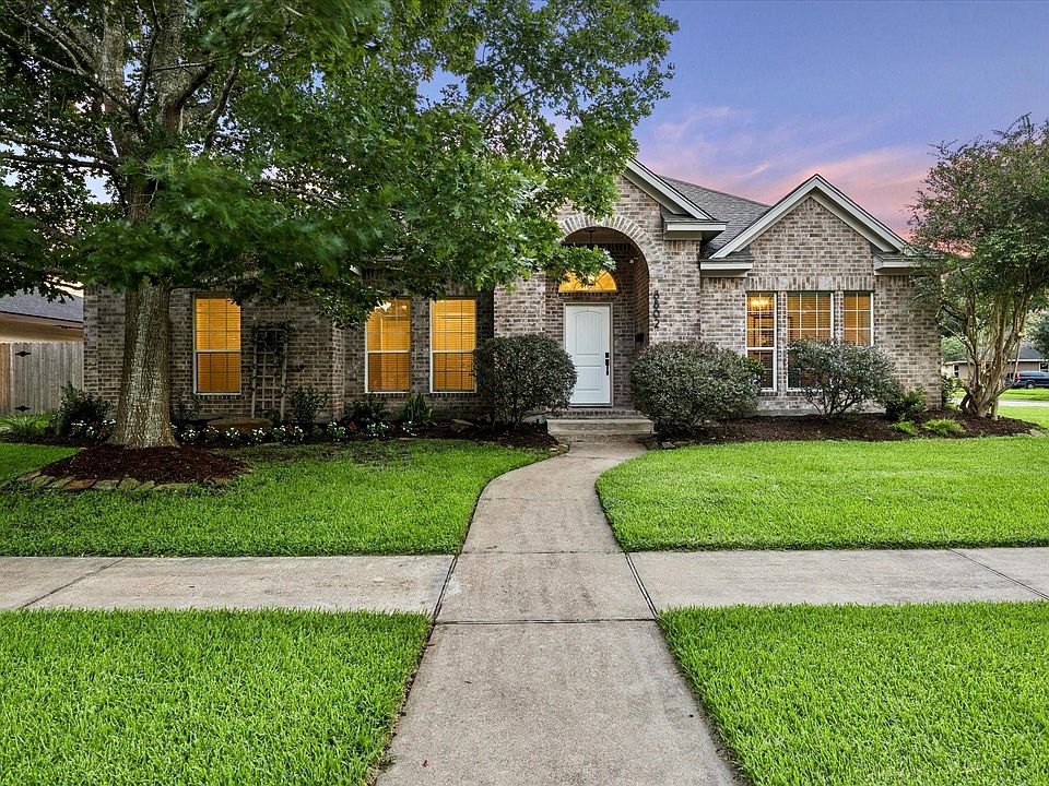 1st image of 8802 Robindell Dr