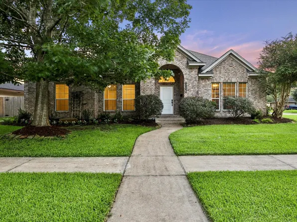 8802 Robindell Dr, Houston, TX 77074
