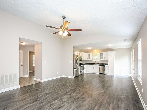 5th image of 18013 Sanibel Cir