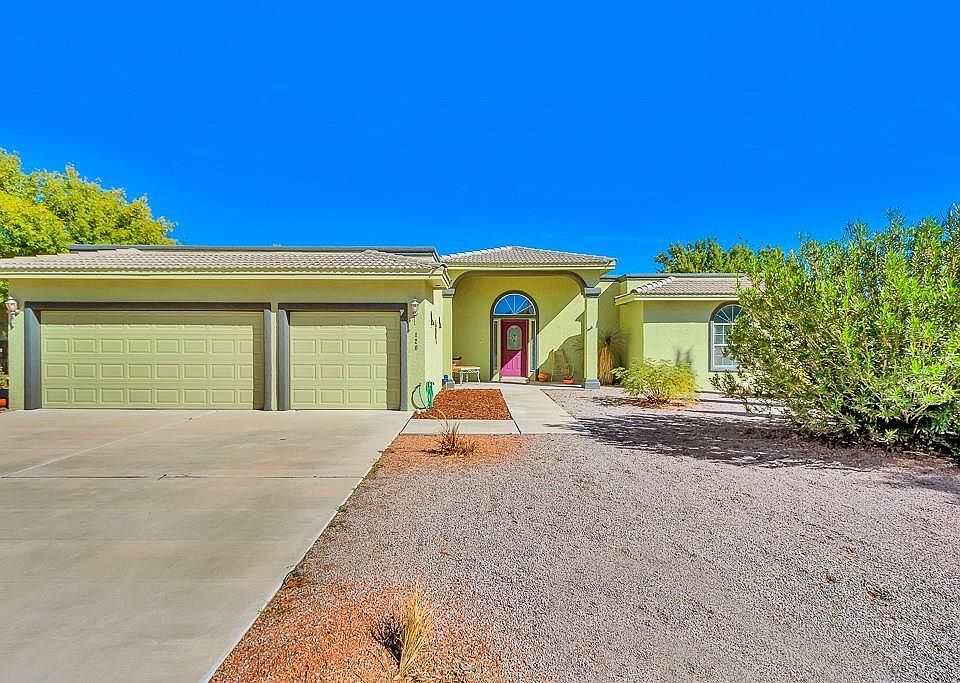 1st image of 120 Desert Gdn