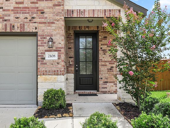 2nd image of 2108 Sweet Bay Dr