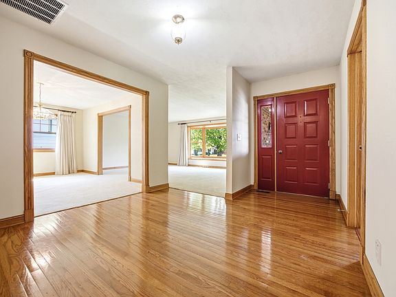 5th image of 2122 Sherborn Ln