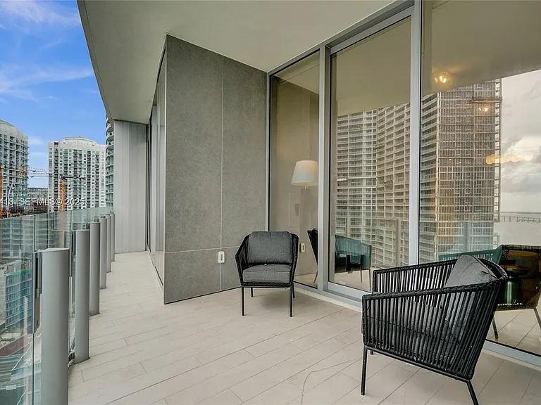 300 Biscayne Blvd #2305W — Photo 21