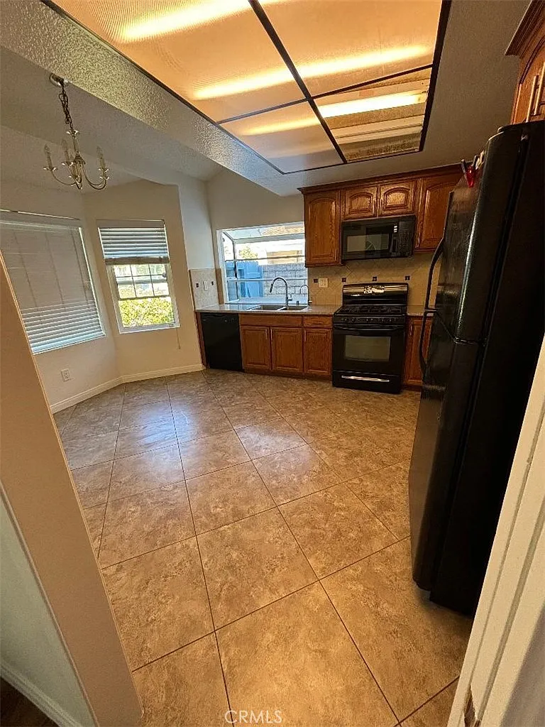 3 bed, 2175 sqft, $4,250 — Photo 2
