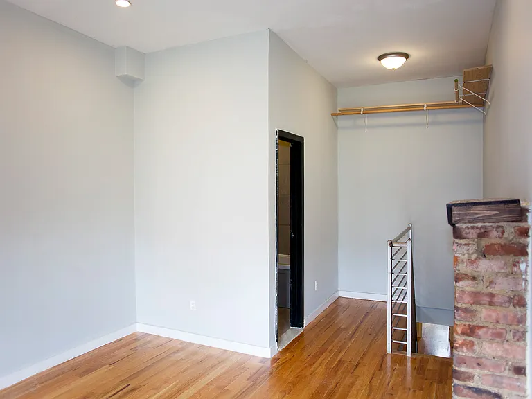 325 Melrose St #3R — Photo 11