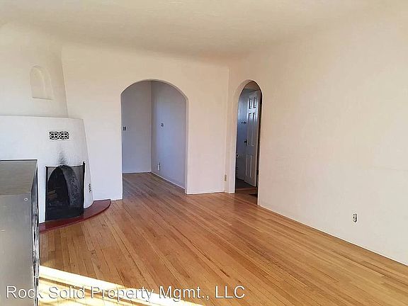 2nd image of 208 Aliso Dr NE