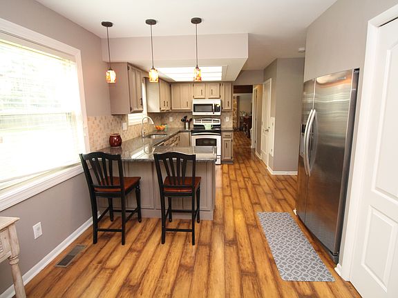 3rd image of 266 Greenglade Ave