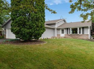 310 Pembroke Rd SW, Poplar Grove, IL 61065