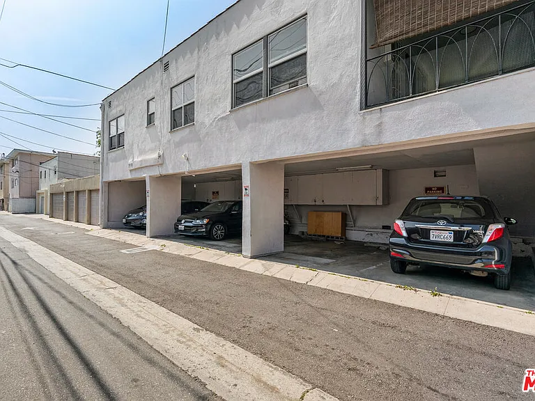 180 N Clark Dr — Photo 18