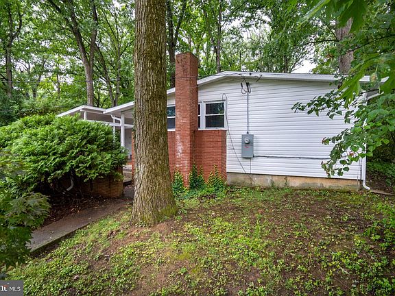 3rd image of 362 Laurel Ln