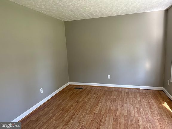 3rd image of 123 State Shed Ln