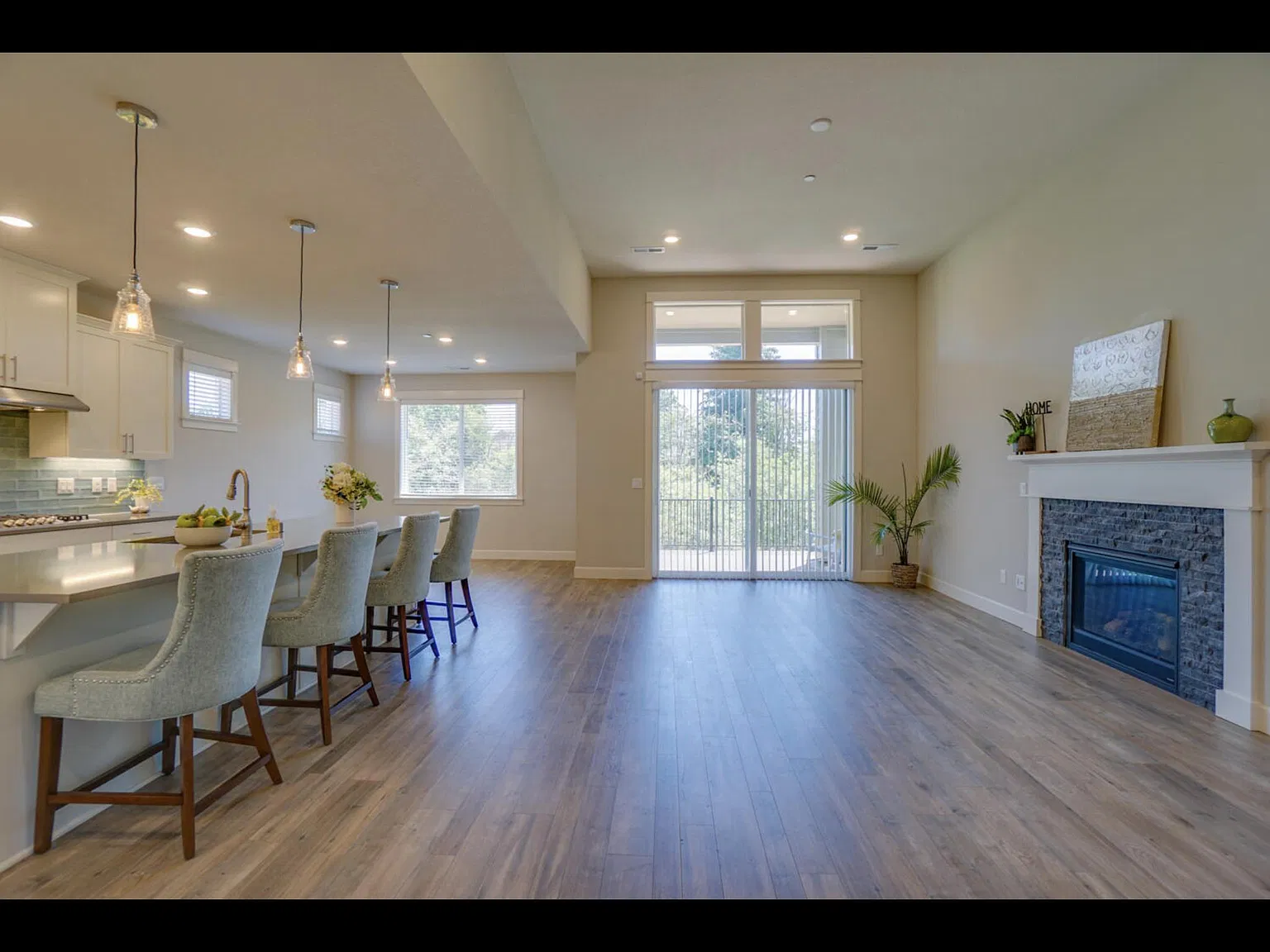 4 bed, 2507 sqft, $3,850 — Photo 2