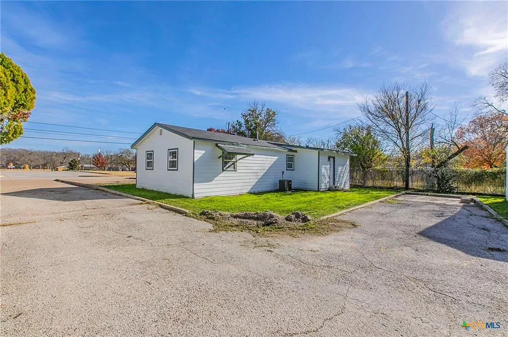 3 bed, 1175 sqft, $1,500 — Photo 3