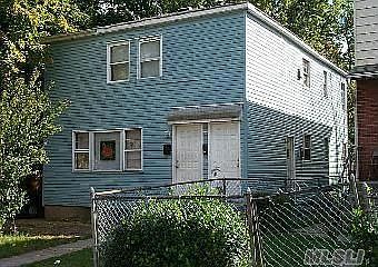 2nd image of 220 Wellesley St
