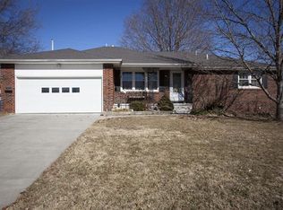 1445 W Westview St, Springfield, MO 65807