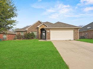 801 Brandt St, Grandview, TX 76050