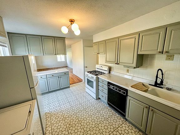 3rd image of 5837 Dennis Ave