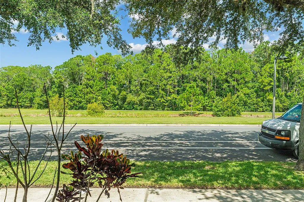 4 bed, 2.5 bath, 3077 sqft, $2,800 — Photo 2