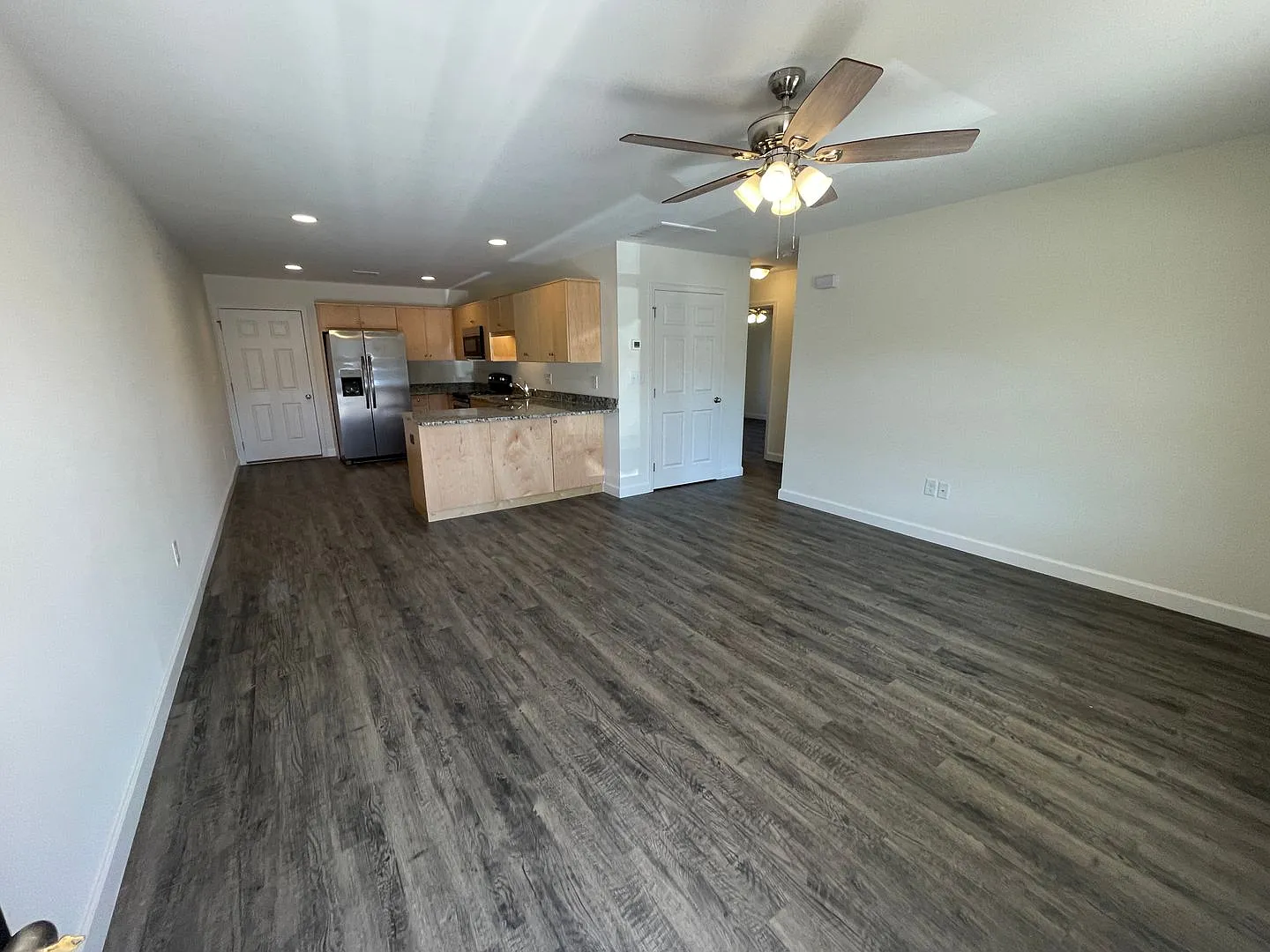 Available Now! 2bd 1 Ba Duplex In Super Convenient Location — Photo 2