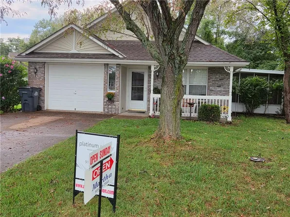 1113 SW Blue Branch Dr, Grain Valley, MO 64029