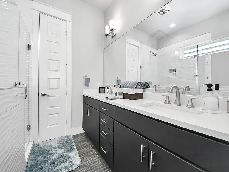 2116 Naomi St #C — Photo 32