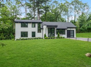 28 Redbrook Rd, Great Neck, NY 11024