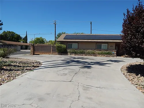 2712 W Oakey Blvd Photo 1