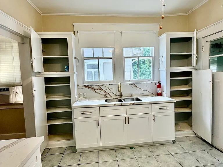 4316-4318 Fontainebleau Dr — Photo 3