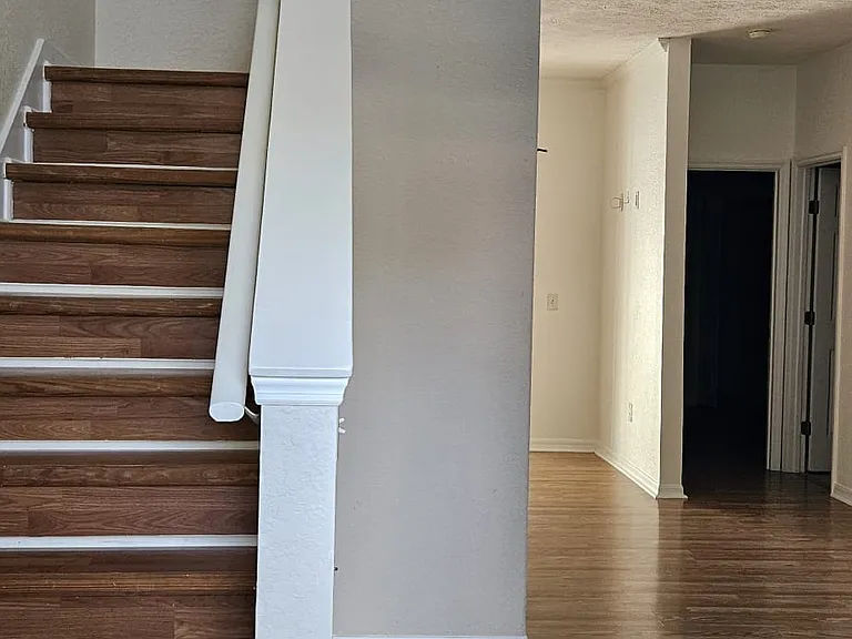 231 NE 28th Ave #101 — Photo 6