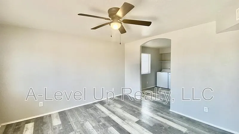 3 bed, 2.0 bath, 1100 sqft, $1,300 — Photo 4
