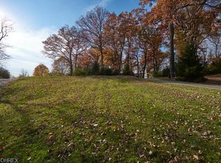 West Dr NE, Hartville, OH 44632
