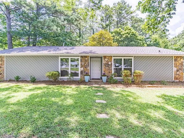3274 Kimberly Woods Ct SW, Lilburn, GA 30047