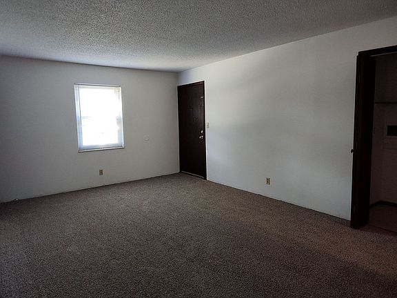 3rd image of 522 Boxwood Dr #1-4