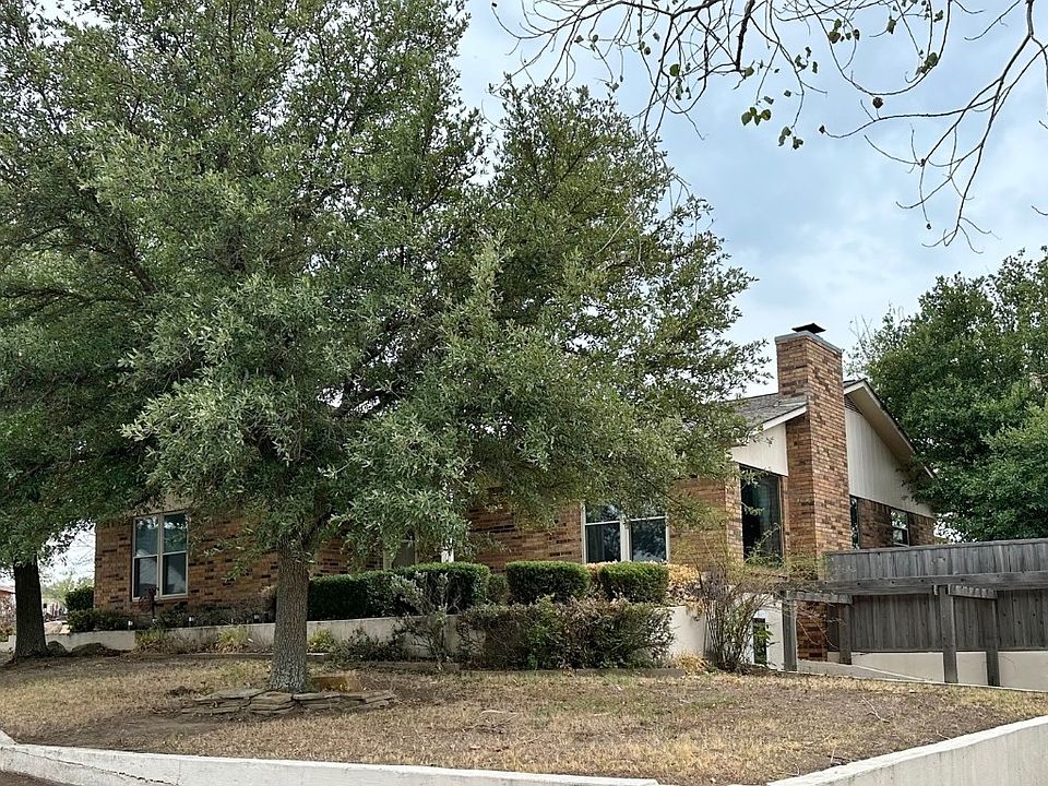 1st image of 205 Bartlett Ct