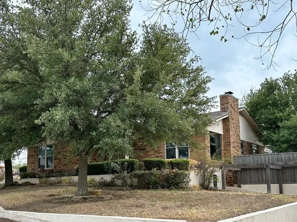 205 Bartlett Ct, Runaway Bay, TX 76426