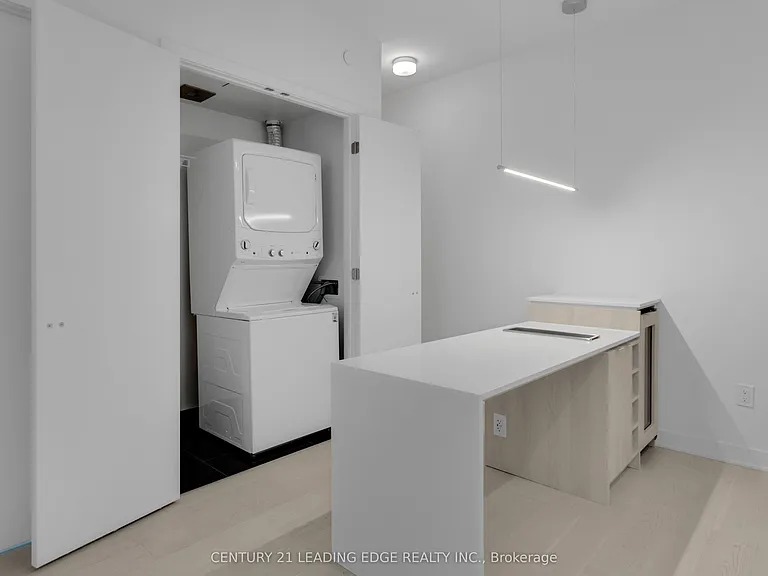 11 Yorkville Ave #3906 — Photo 29