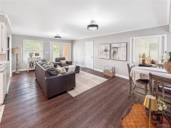 4th image of 4 Elmira Dr
